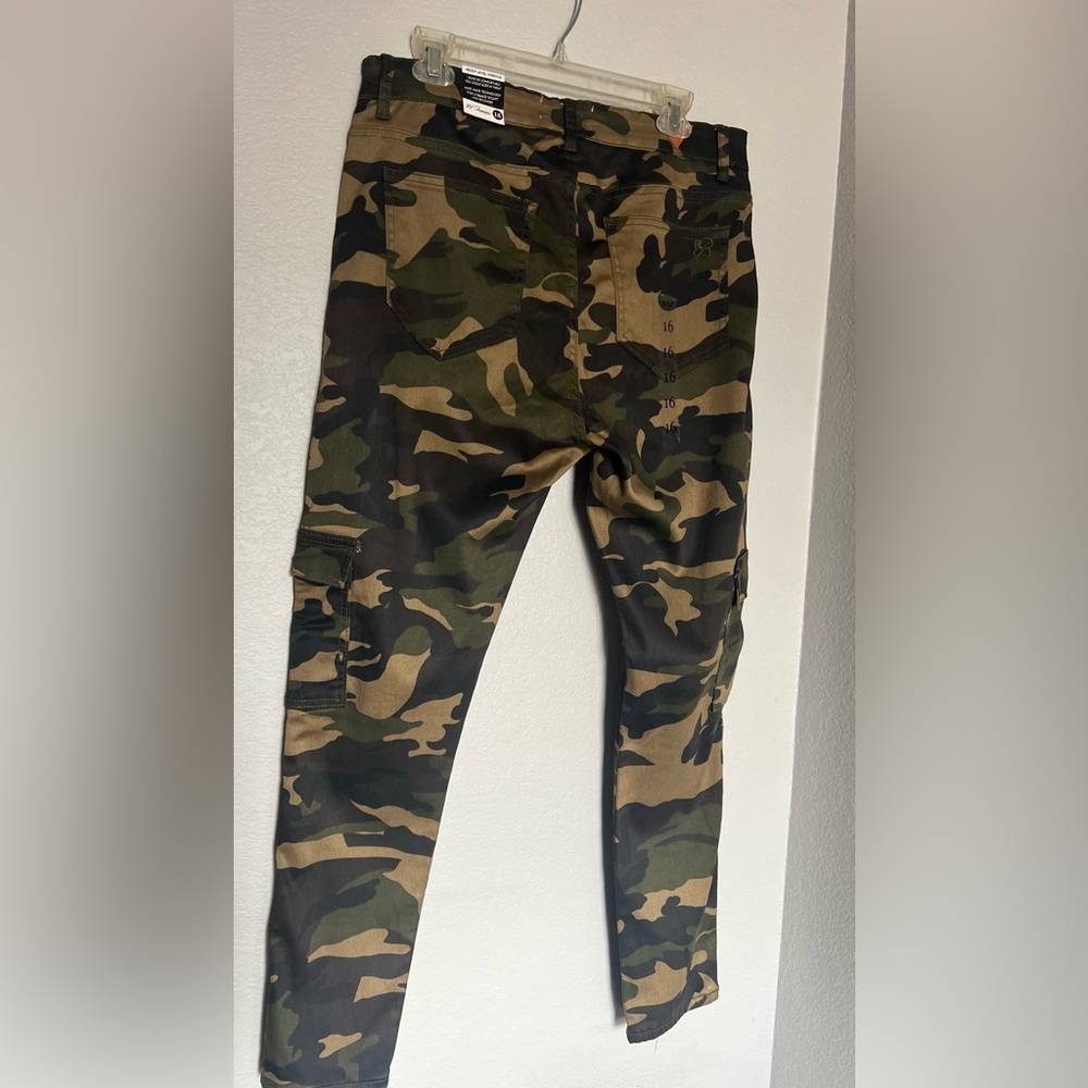 Camo Cargo Skinny Ankle Pants - Green Brown Black Women’s Size 16W - Picture 3 of 7